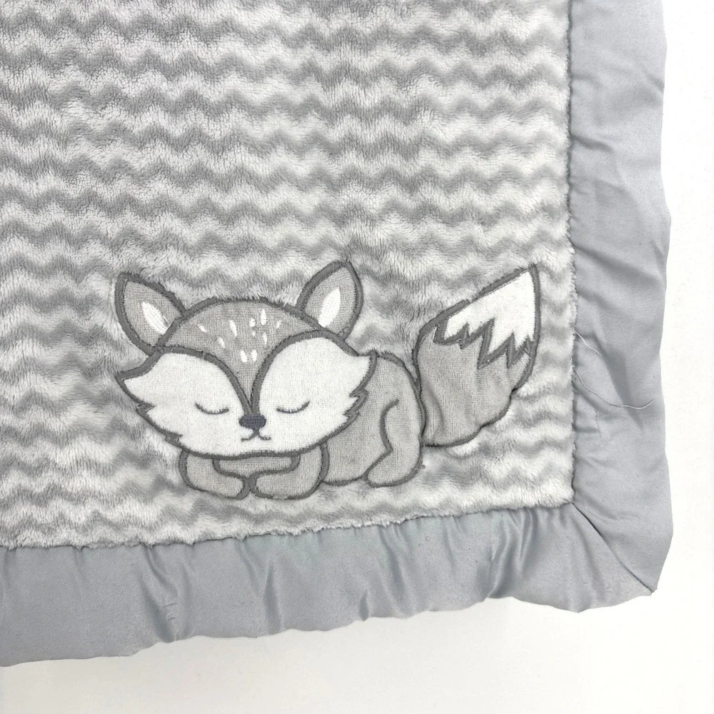 Wendy Bellissimo Sleeping Fox Baby Blanket Gray White Chevron Satin Trim 39x29